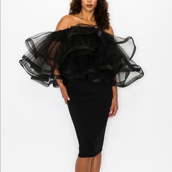 Dresses & Skirts - Look at Me Off Shoulder Dress